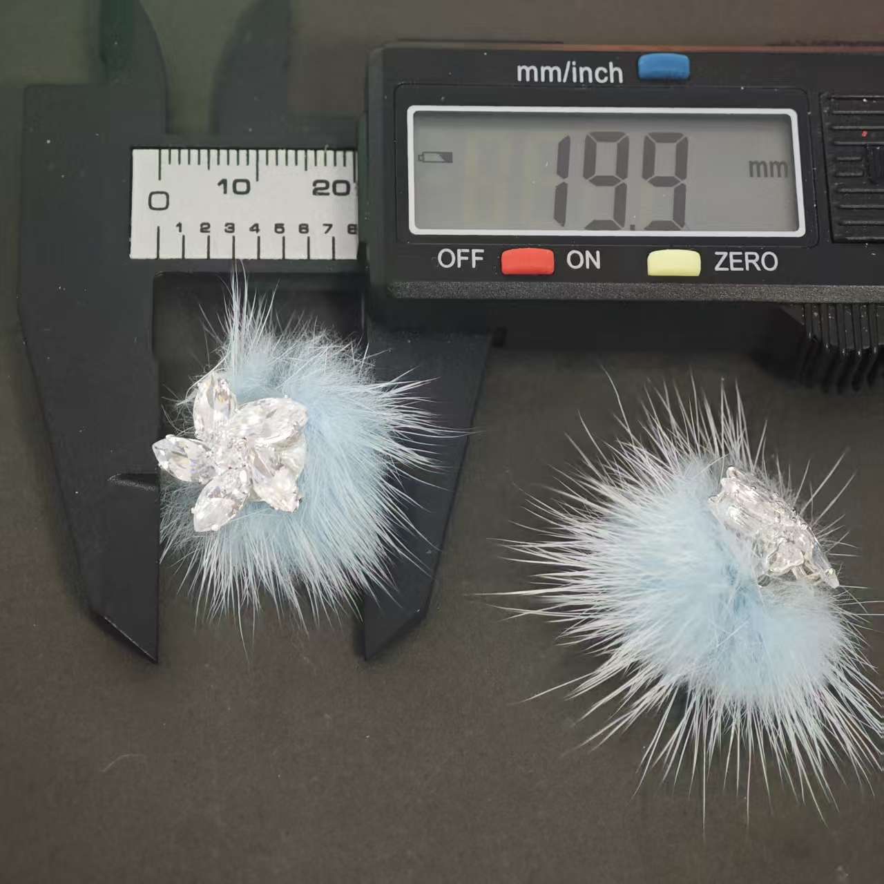 Z046【2pcs】fluffy zircon