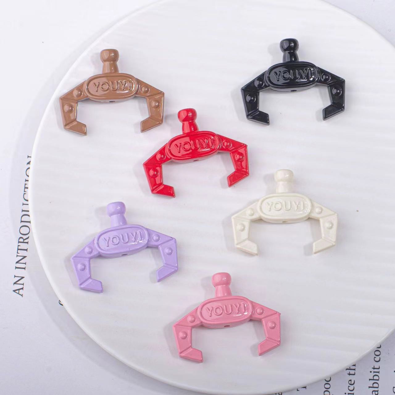 A1005 Robot claws beads