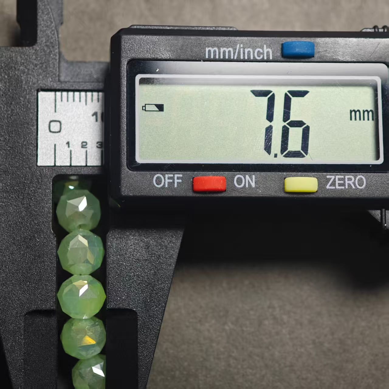 新043 1 Strand 7.6mm Beads