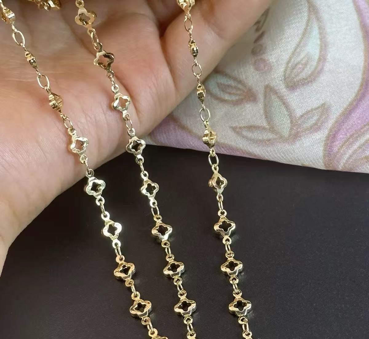 AJ055(Hollow Four-Leaf Clover Chain