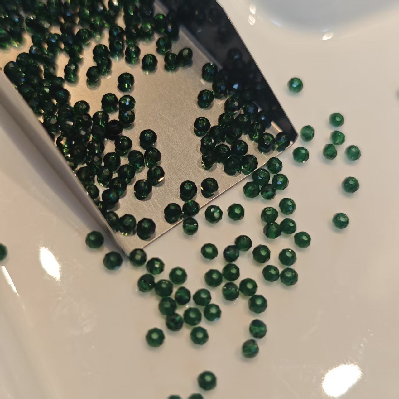 AJ132 200pcs 2mm Navy green Flat Resin Beads