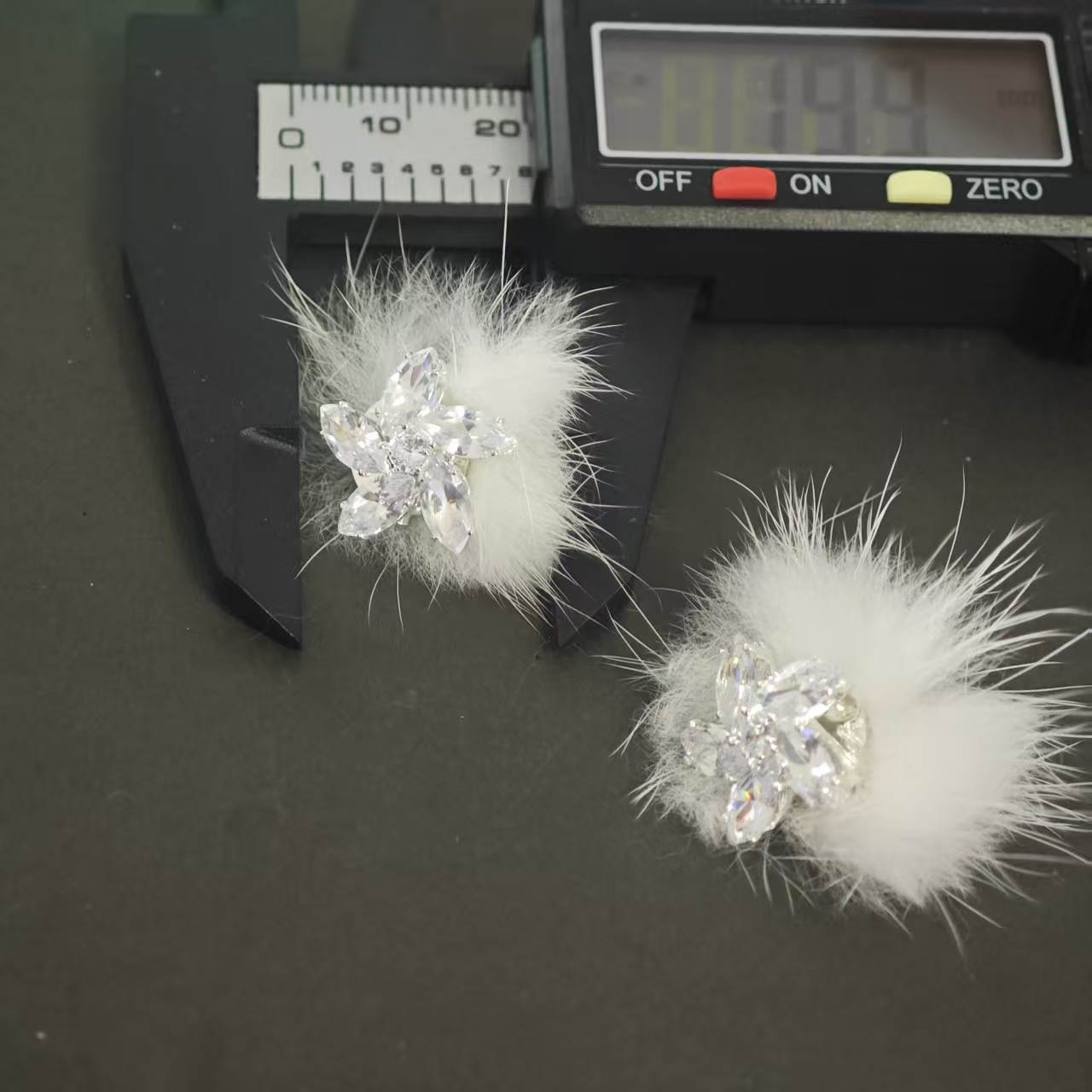 Z048【2pcs】fluffy zircon