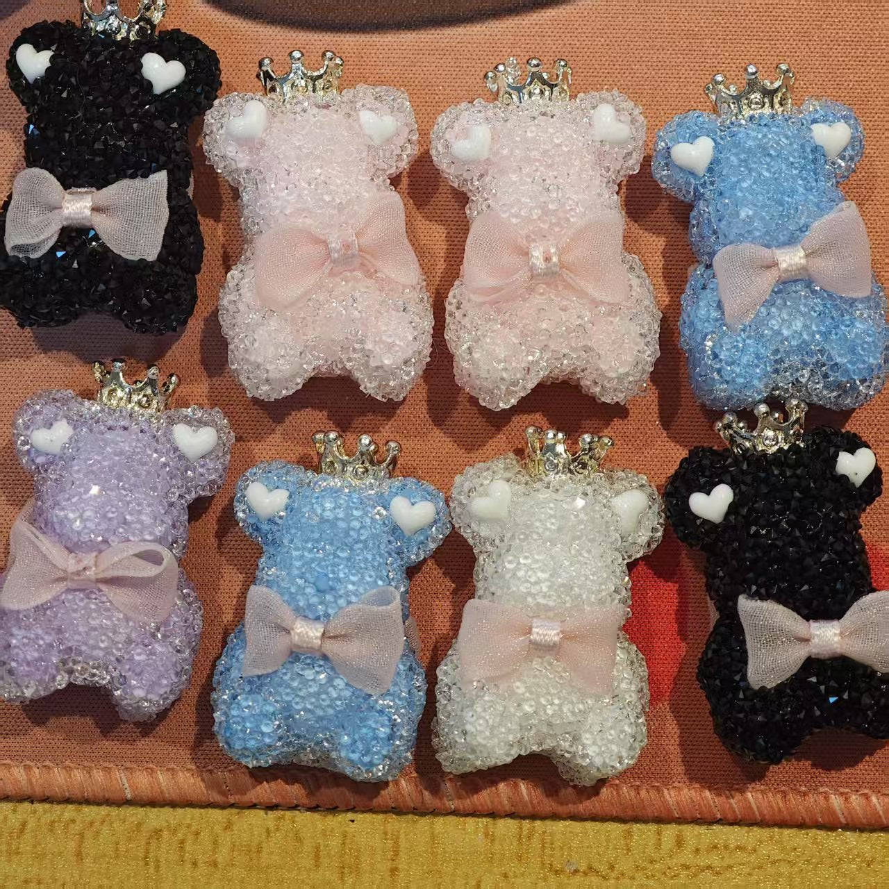 AJ216【8pcs 3D Crown & Bow Sugar Bear Beads - 39x23mm Resin Charm Pendants