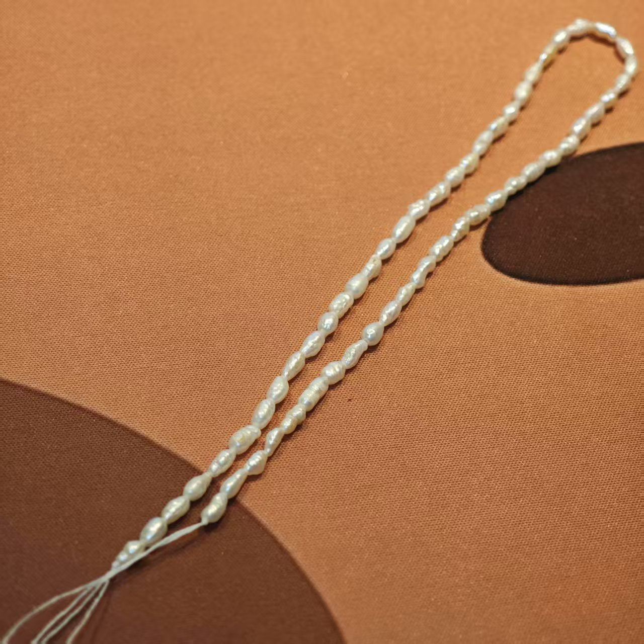 AJ205【1 string Irregular Cream Beads