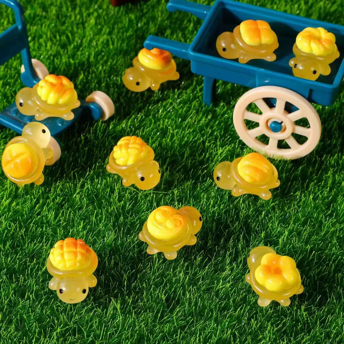 AJ397 luminous Yellow Small Turtles – 20pcs in 10 Cute Styles