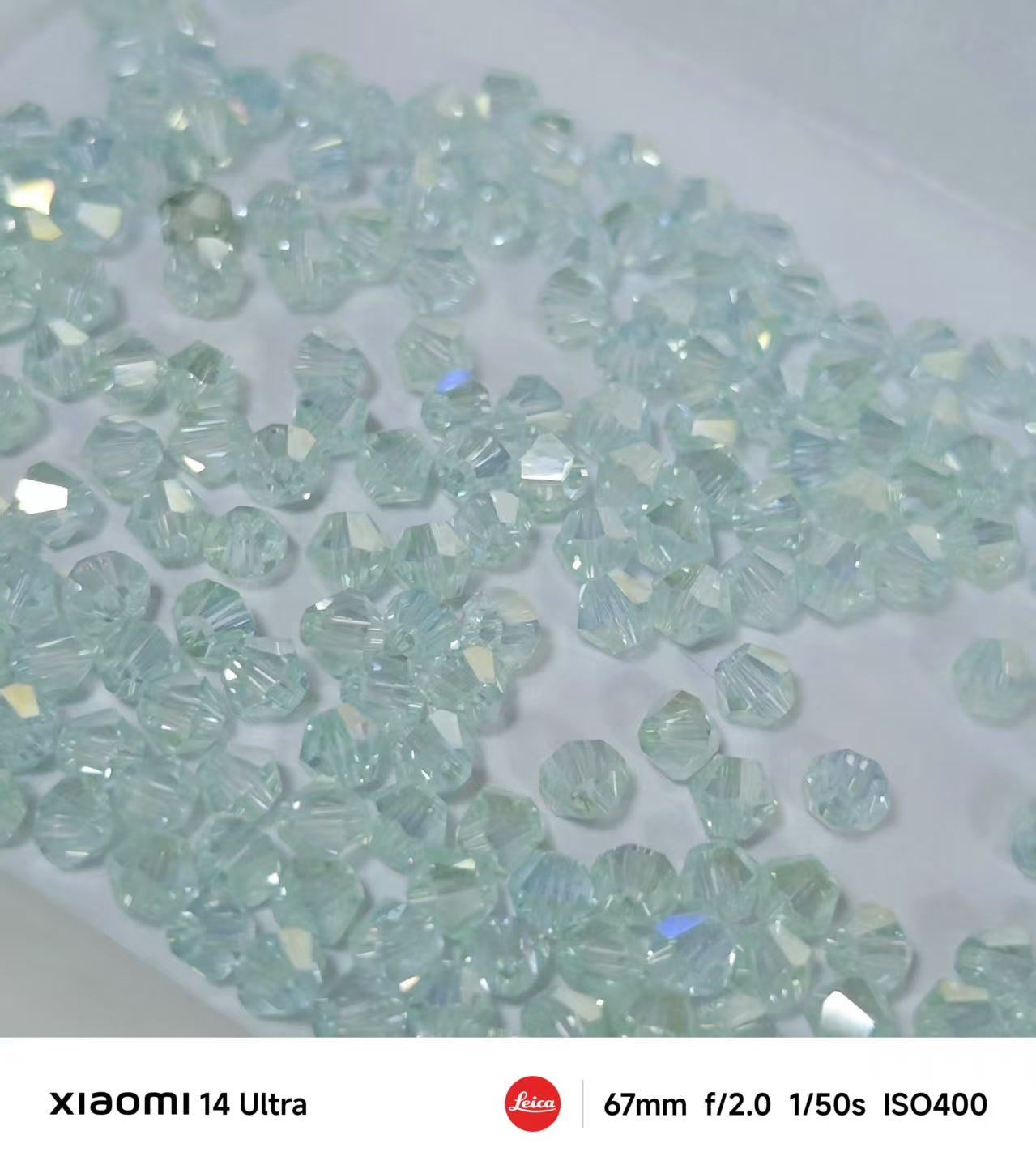 AJ329 Approximately 200 pieces of 4mm teal pointed resin beads