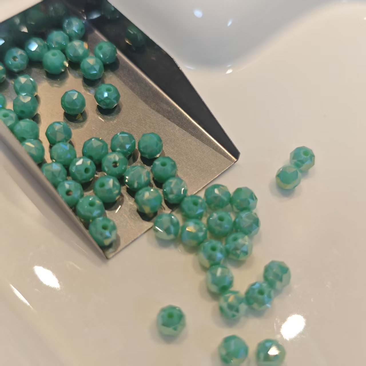 AJ129 /50pcs 6mm Faceted Resin Beads
