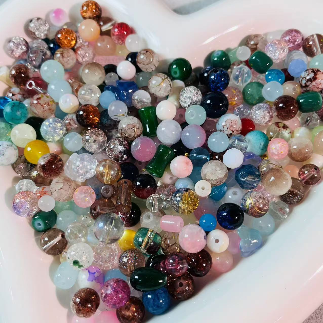 AJ224【Ready stock】1 Bulk Bag of Assorted Glass Beads - Picture Shown (Mixed Colors & Sizes