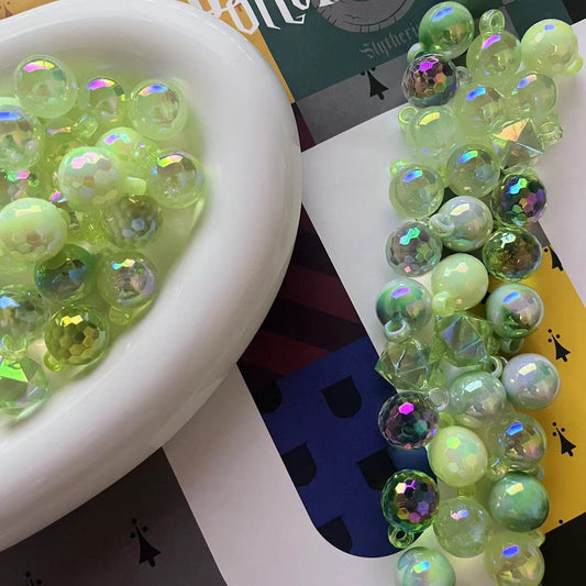 B526 green pendant beads mix