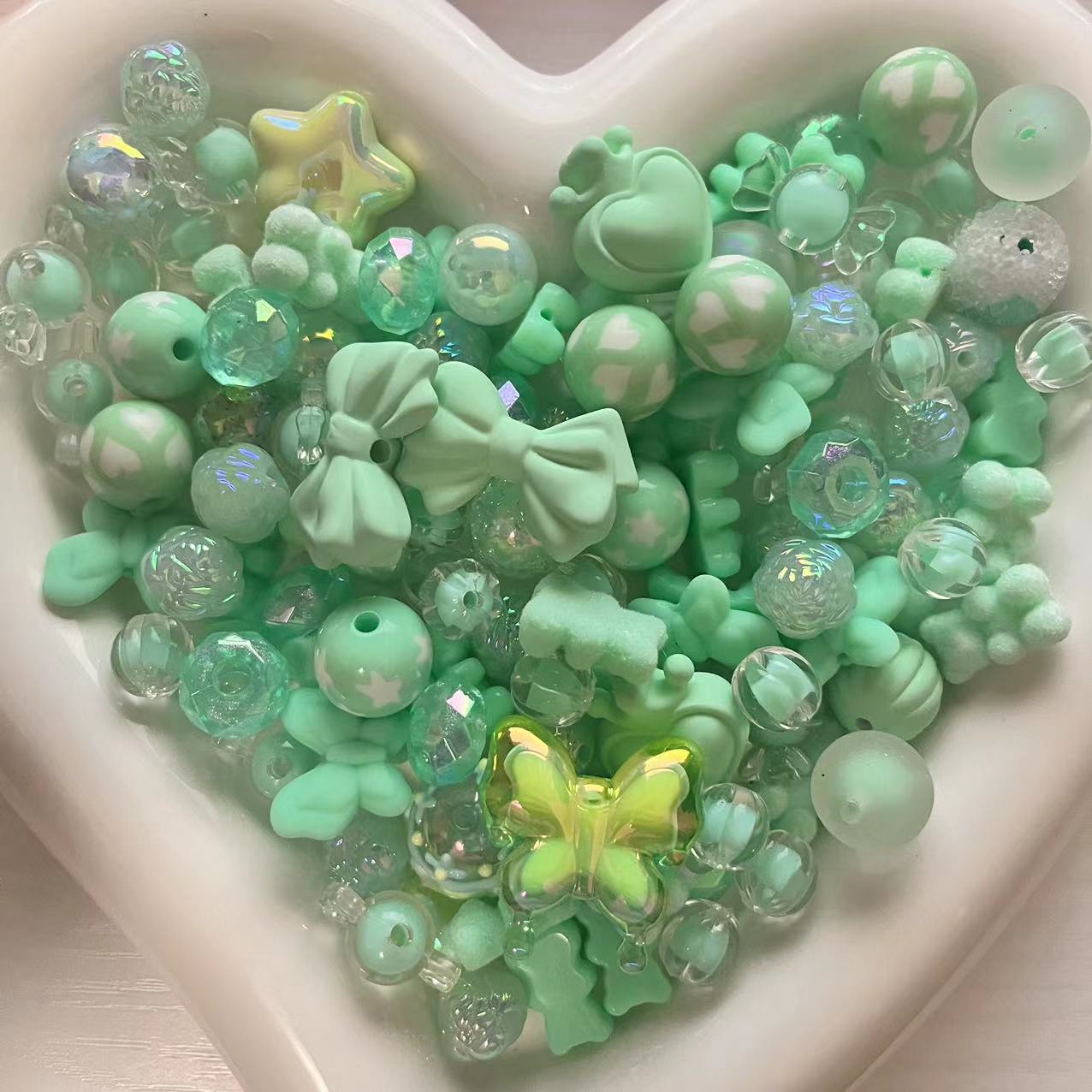 B614 mint green beads mix