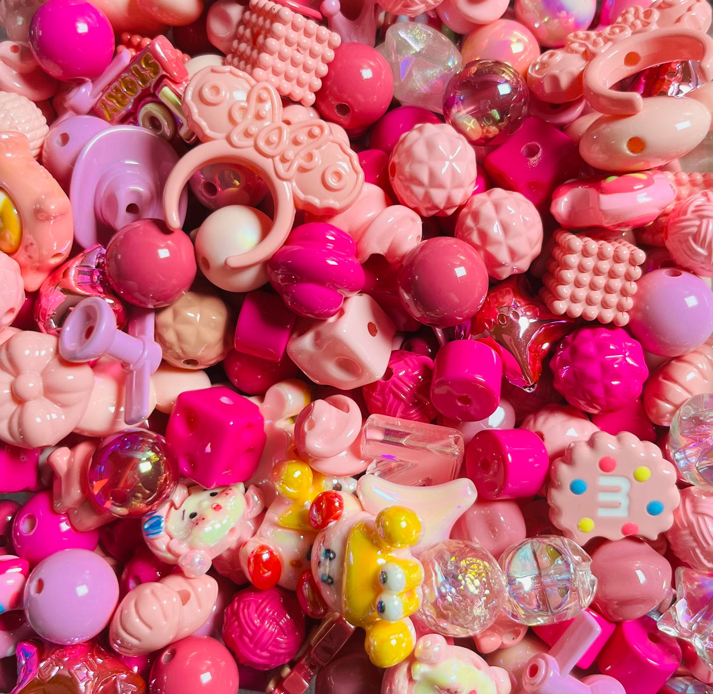 B686 pink cartoon beads mix