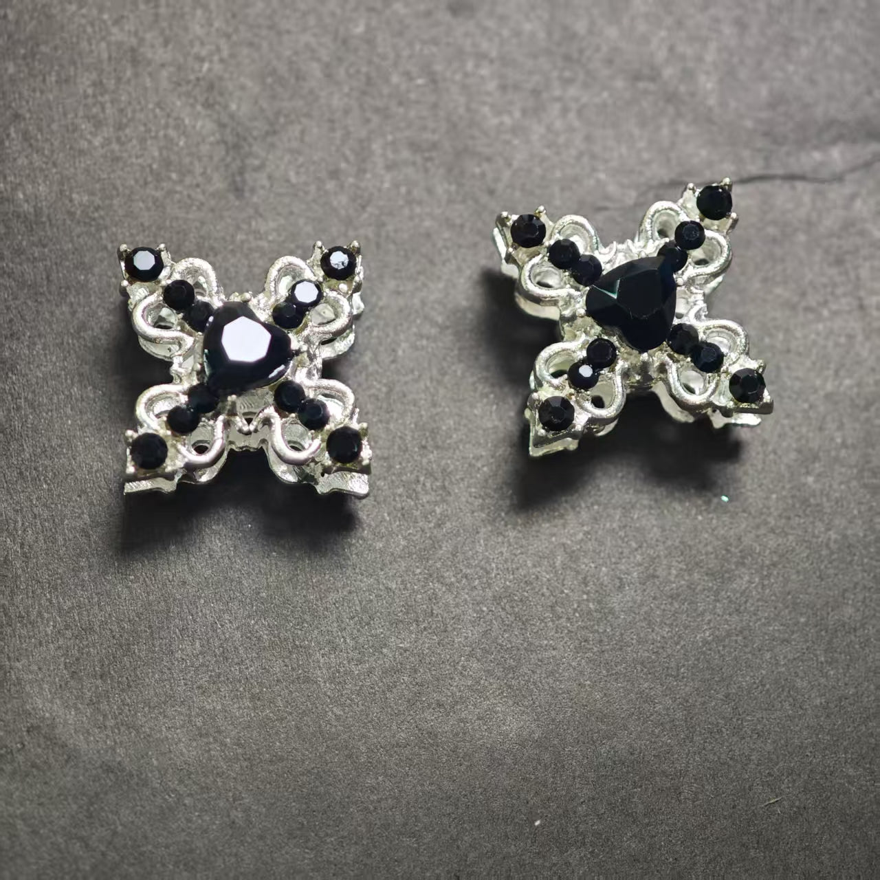 新024 2pcs Bead Charms