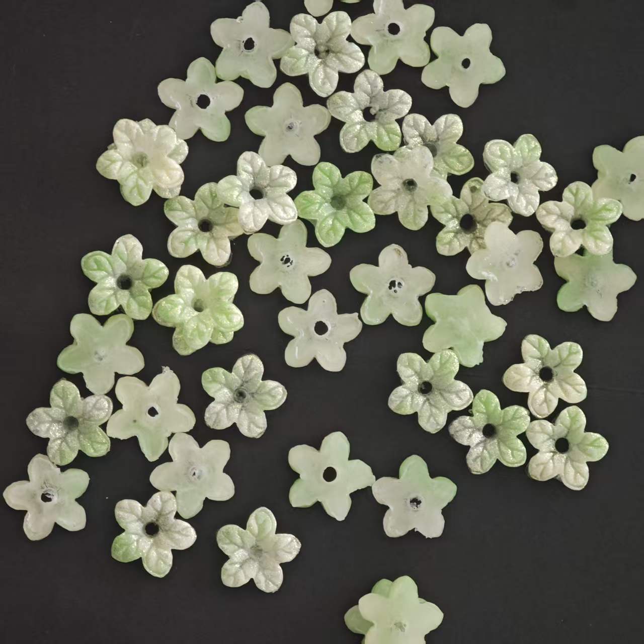 Z034  40pcs soft rubber flowers