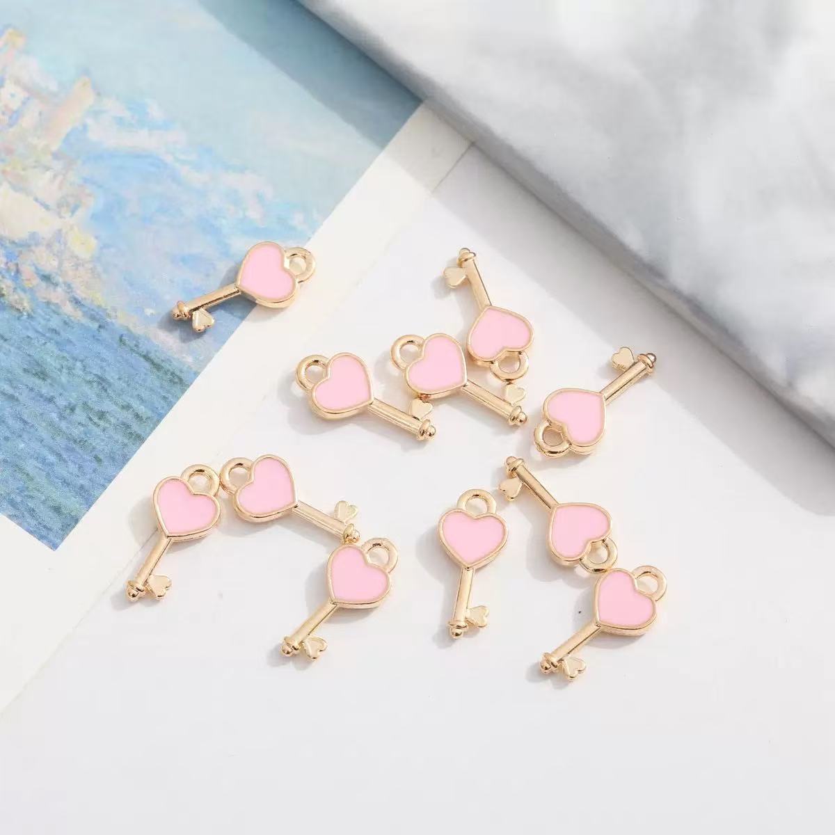 AJ305【10pcs Alloy Pendants with Resin Heart Tips