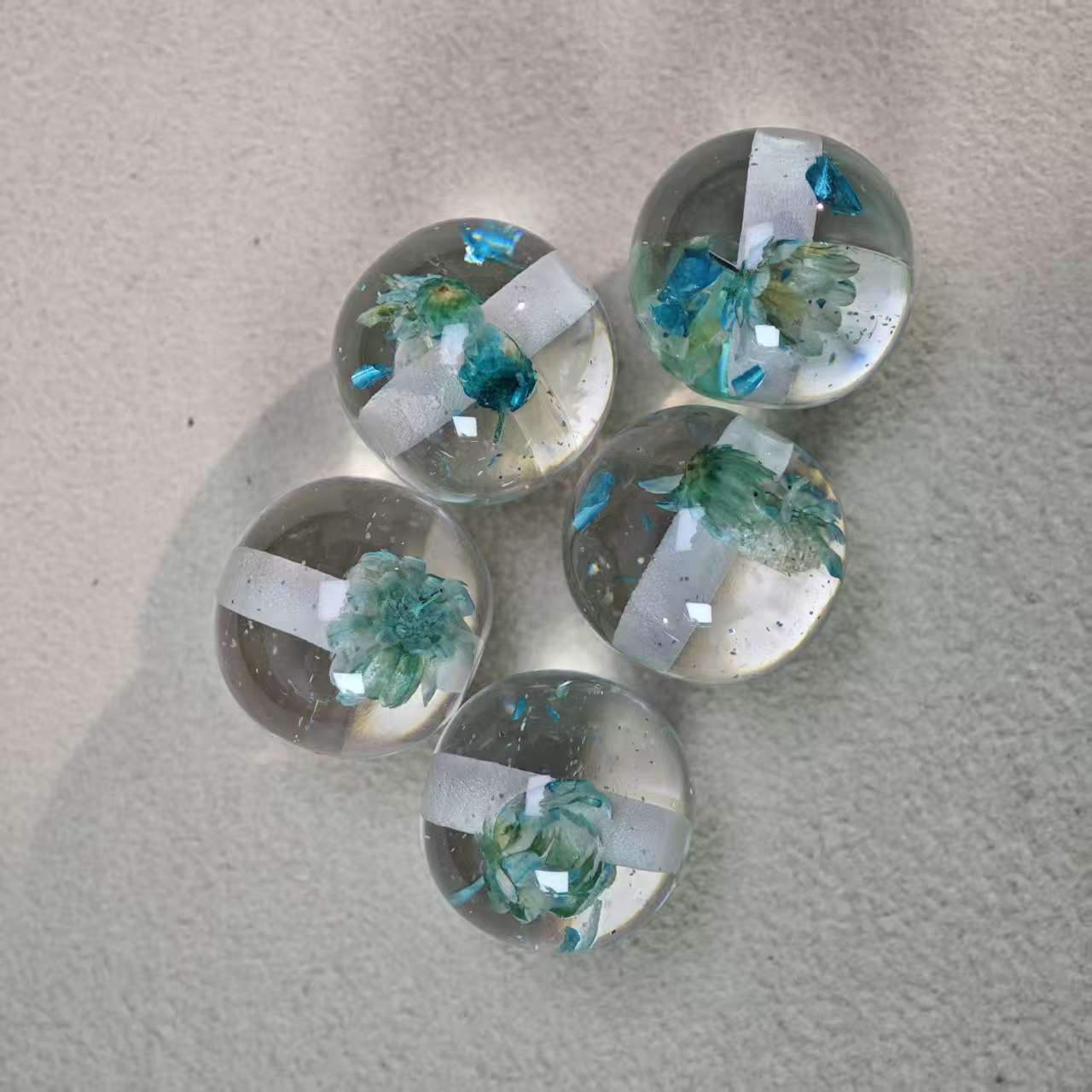 E105【5pcs】 16mm resin beads