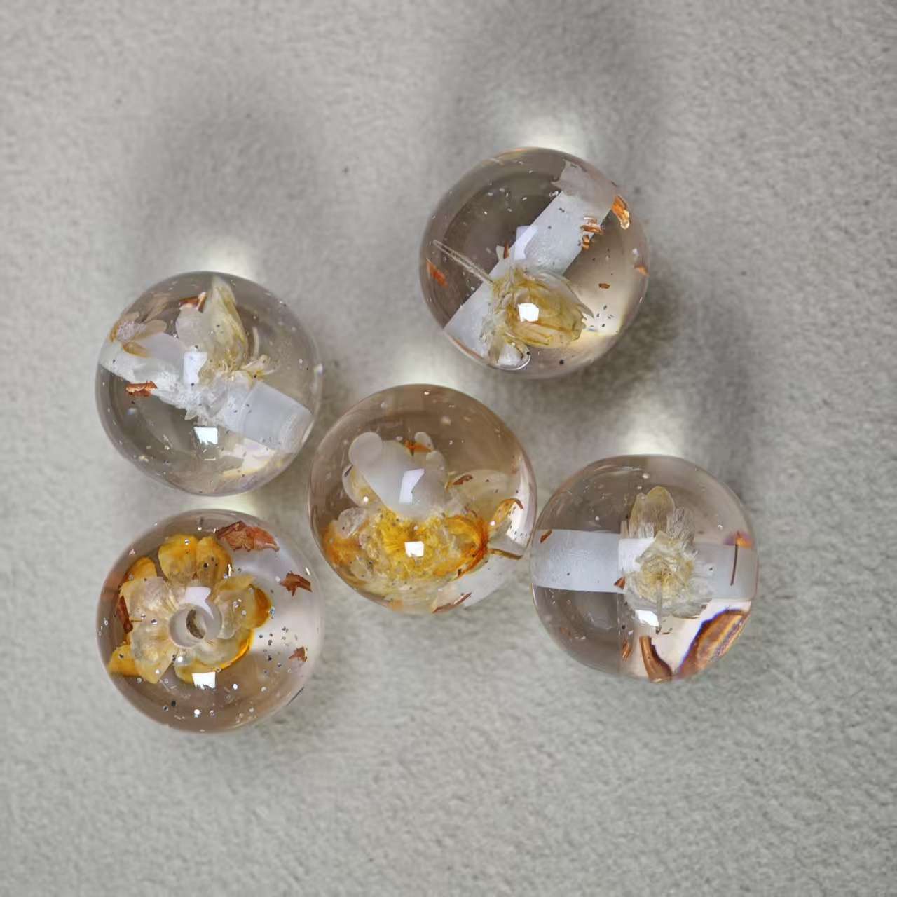E107【5pcs】 16mm resin beads