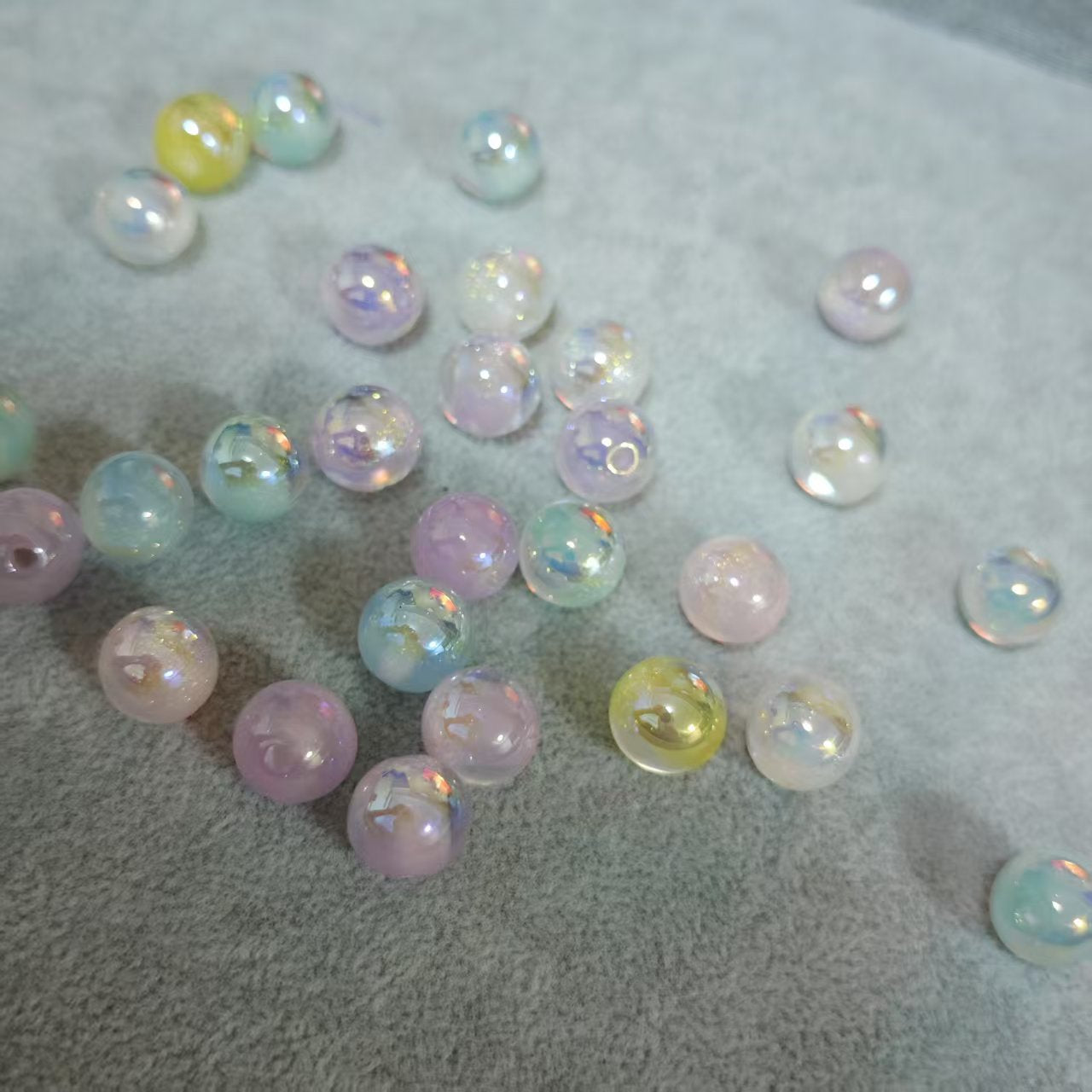 AJ310 30pcs UV Reactive Color Shift Resin Beads