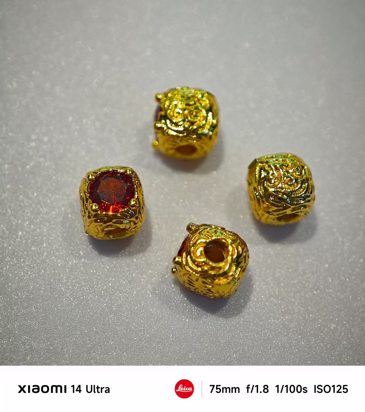AJ396 【4pcs】 5mm Square Ruby-Zircon Beads in Gold Tone