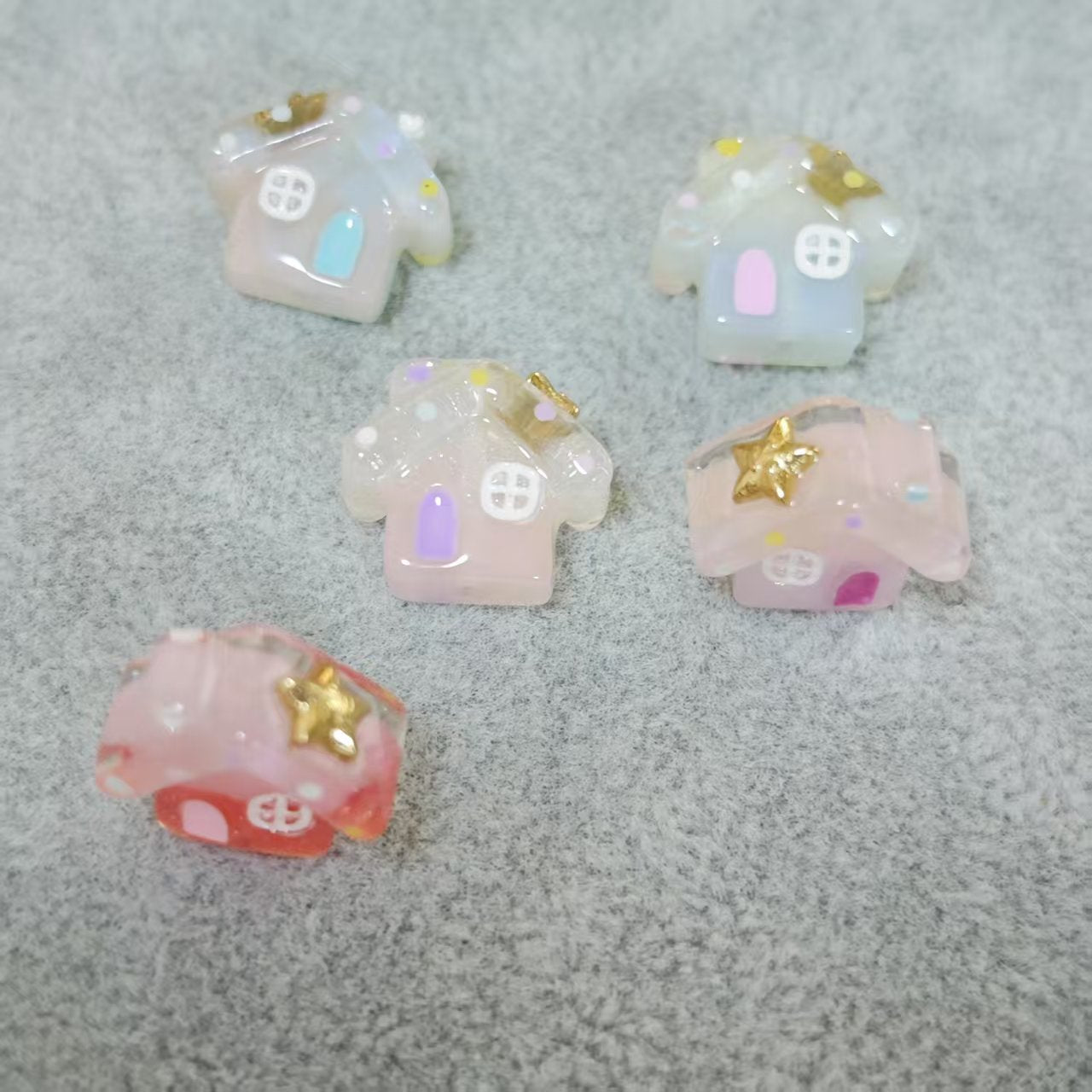 AJ320 5 house-shaped beads