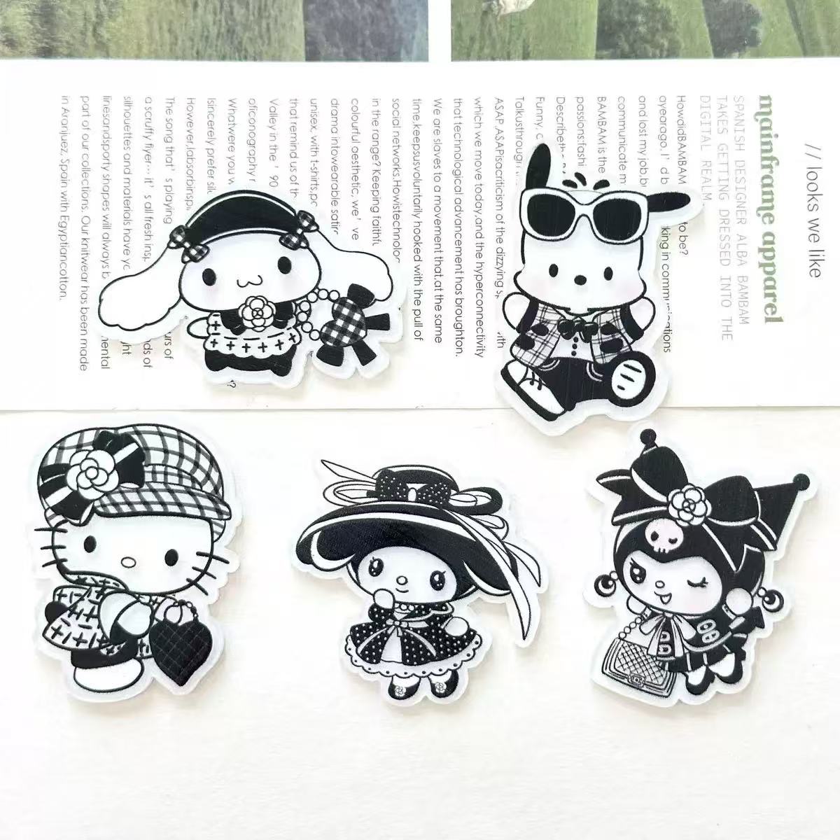 AJ405 【10pcs】 Sanrio Large Acrylic Charms - 5 Styles × 2 Colors (Black/White)