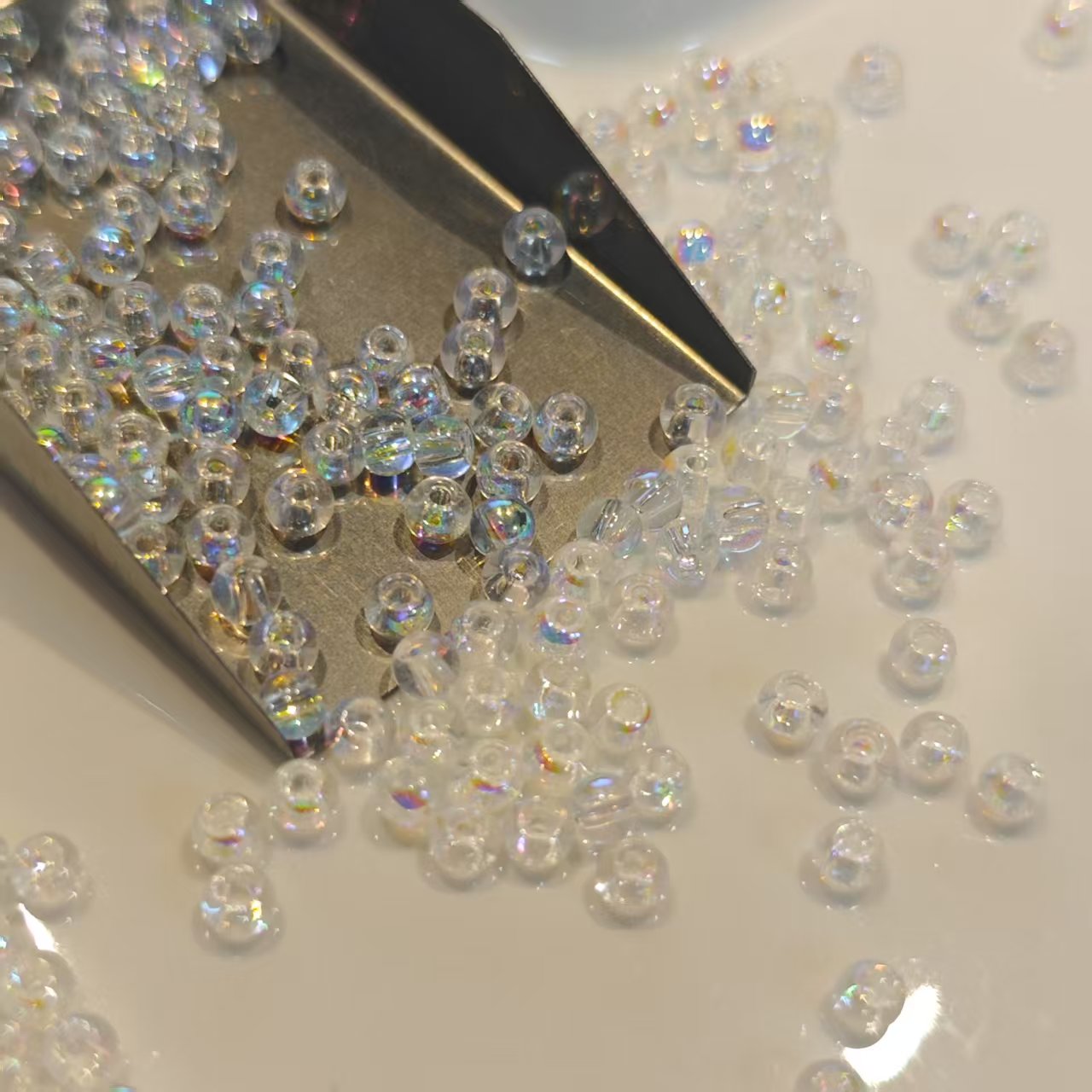 AJ124 /Approx. 100pcs 3mm Clear Resin Beads