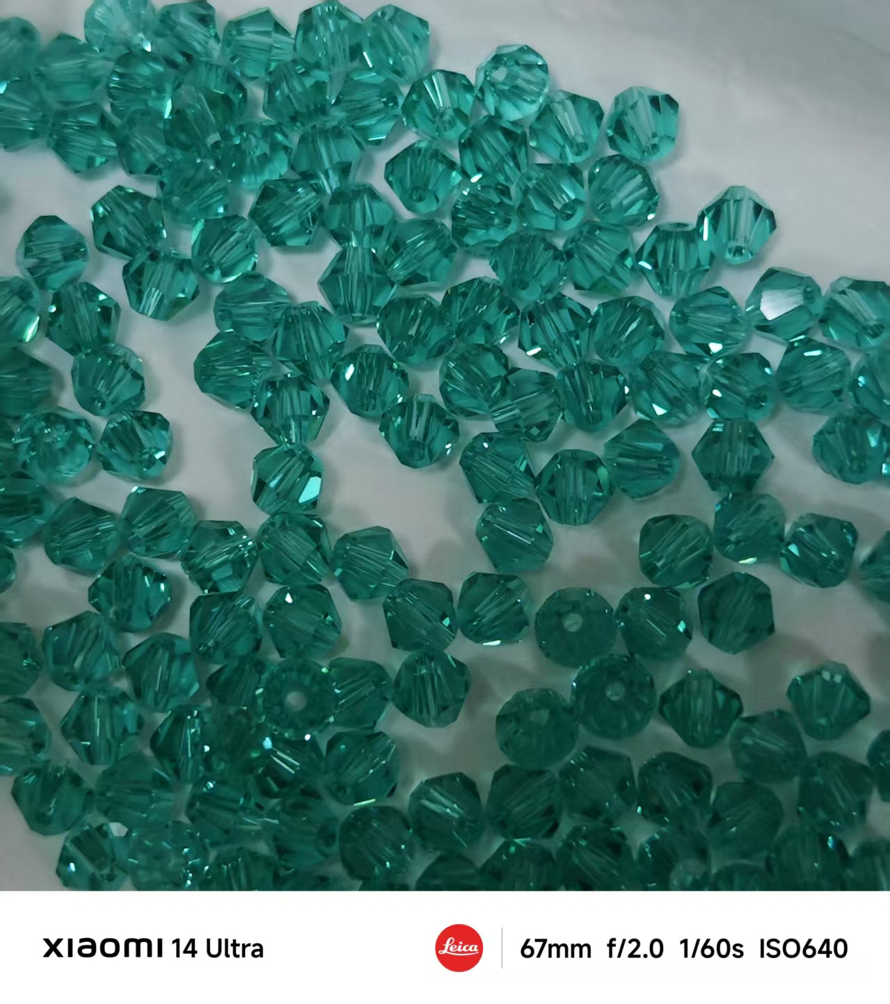 AJ330 Approximately 200 pieces of 4mm Green resin beads